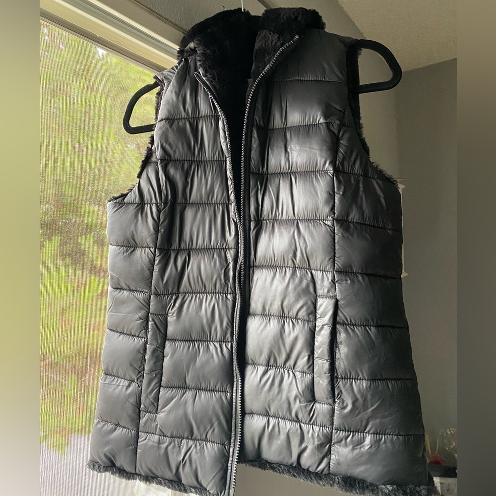 Reversible puffy vest